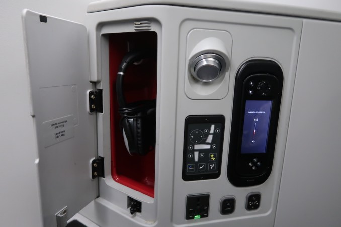 AVIANCA B787 BUSINESS CLASS SEAT